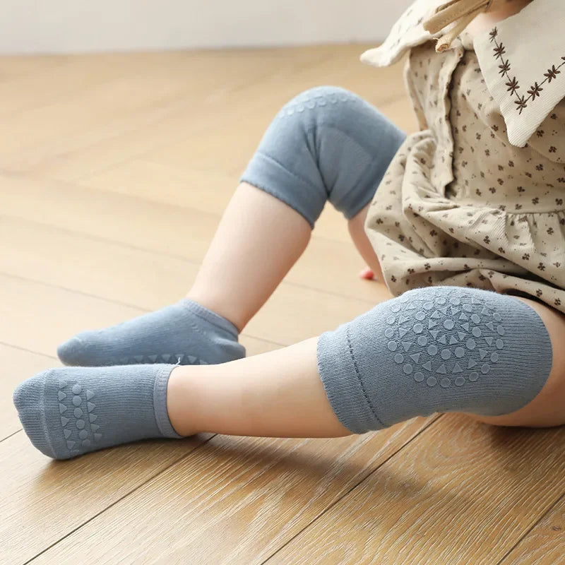 Crawl-Protect Anti-Slip Baby Knee Pad &amp; Socks Set in Blue